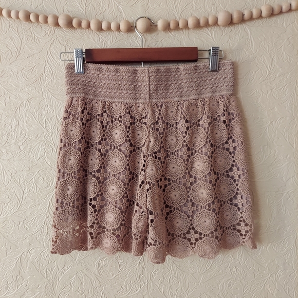 Umgee tan crochet high waisted shorts pull on M - Picture 2 of 6